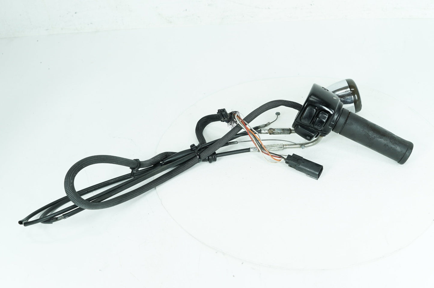 2007 - 2016 Harley-Davidson Dyna Super Glide Custom Right Engine Start Kill Switches Controls 71684-06