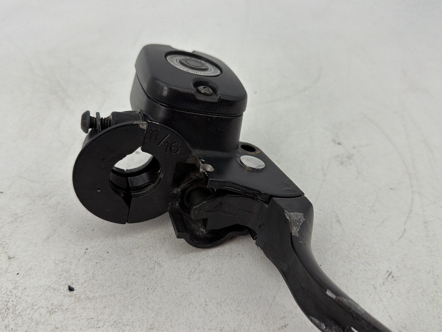 2007 - 2012 Harley-Davidson Touring Street Glide Front Right Brake Lever Master Cylinder 45105-05A