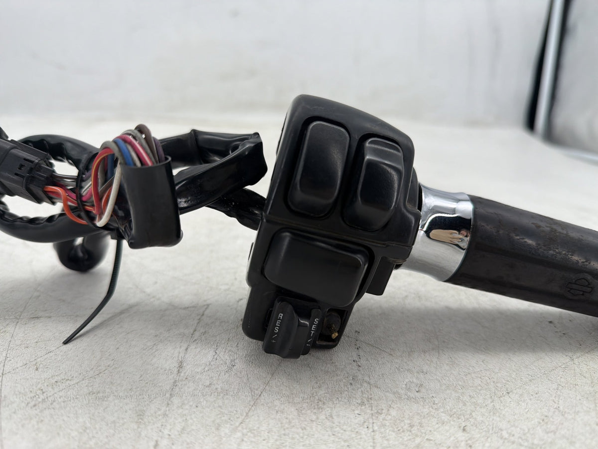 08 Harley Electra Glide Touring Ultra OEM RH Engine Start Kill Switches Controls