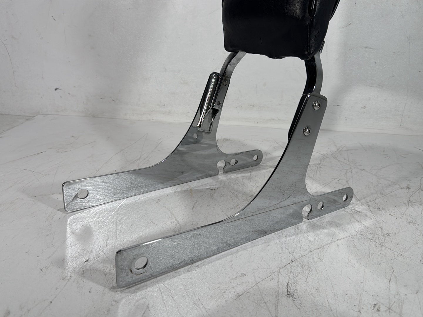 2003 Harley Dyna Wide Glide FXDWG OEM Rear Sissy Bar w/ Backrest Cushion Pad