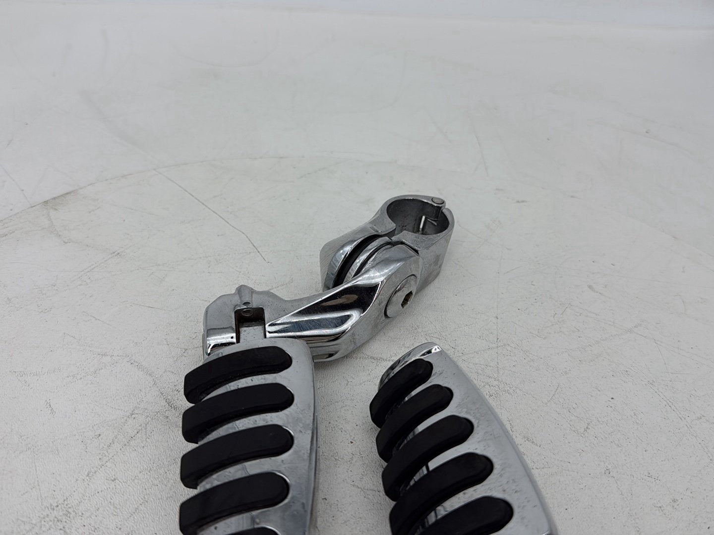 1999 - 2006 Harley-Davidson Touring Electra Glide Front Right Left Highway Foot Pegs 50957-02C