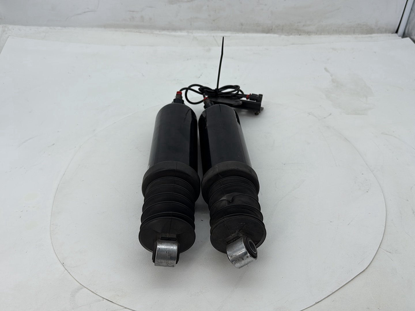 2007 Harley Street Glide Touring FLHX OEM Rear Left Right Shock Absorbers