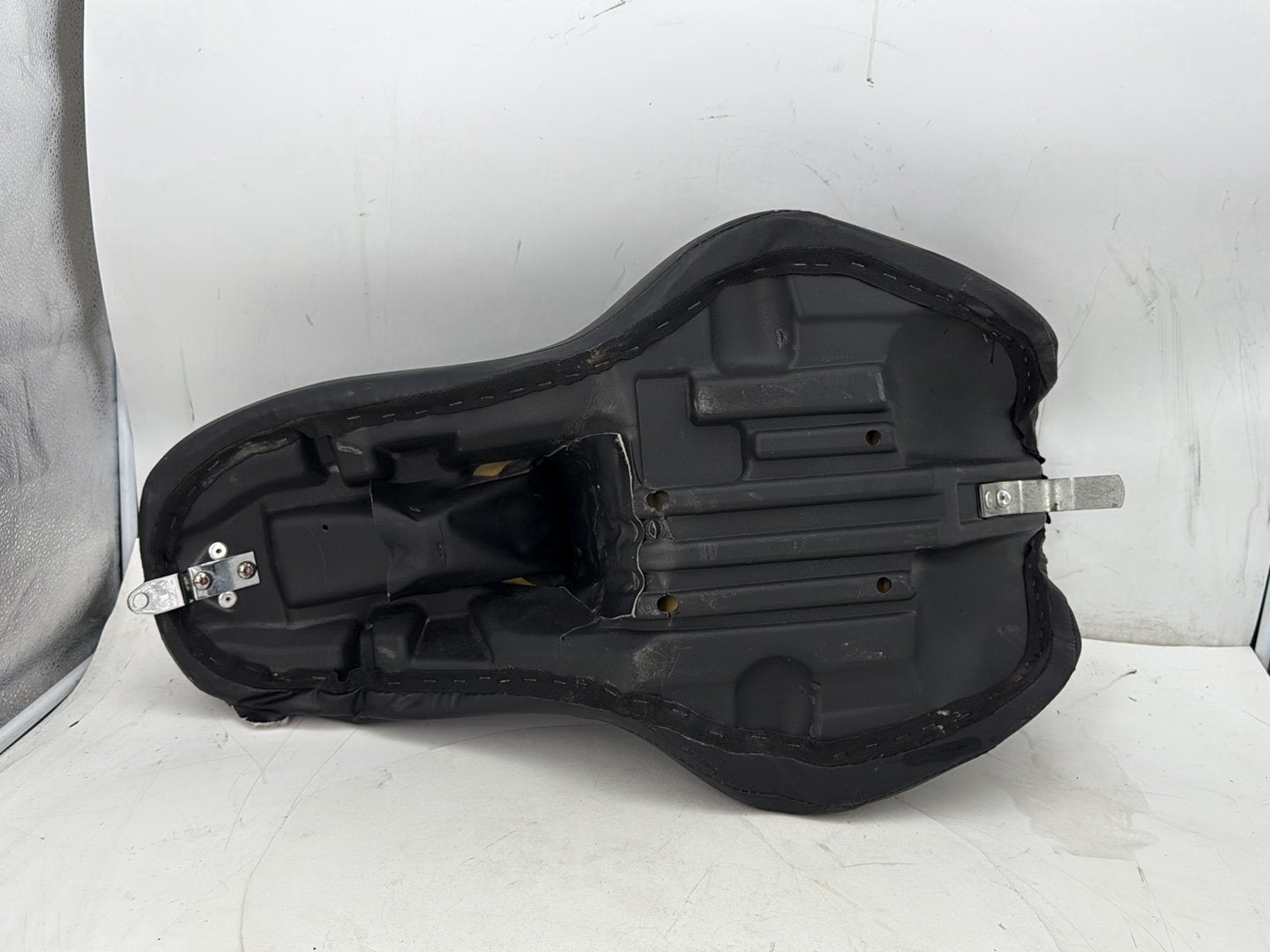 2005 Harley Road Glide Touring FLTRI OEM Passenger Rider Driver Seat Saddle
