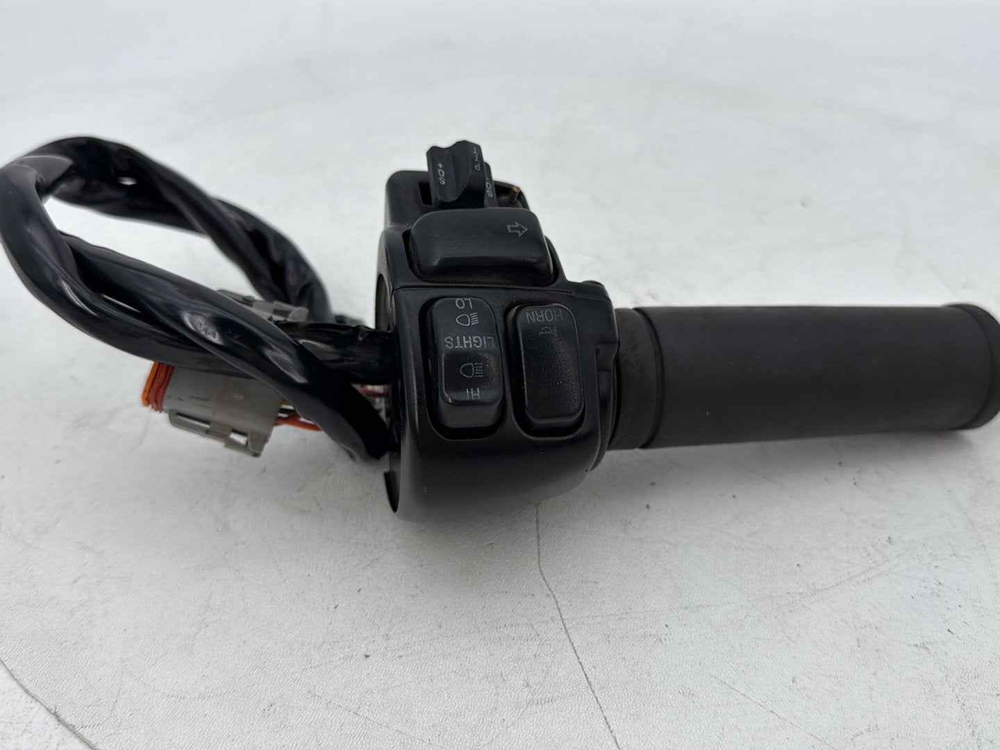 1999 - 2006 Harley-Davidson Touring Electra Glide Ultra Left Turn Signal Headlight Switches Controls 71685-06A