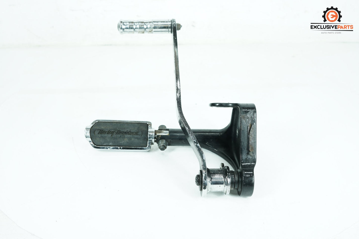 1999 - 2006 Harley-Davidson Softail Deuce Right Driver Foot Controls Peg Rest 42507-00B