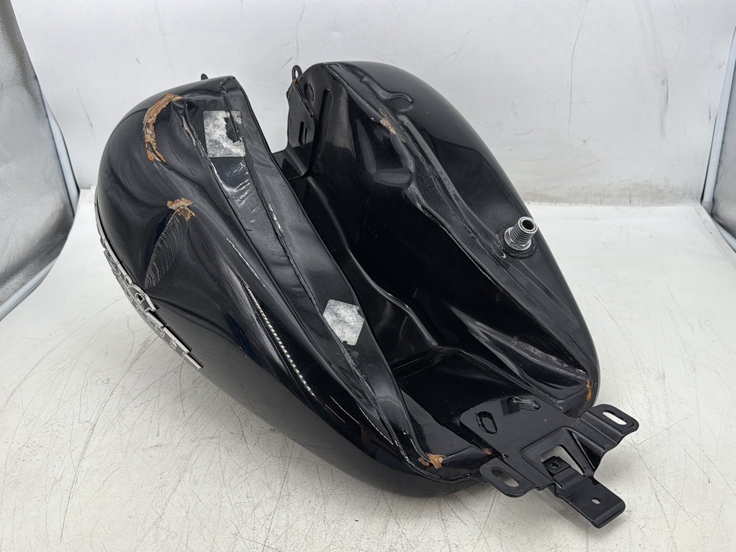 2012 Harley Street Glide Touring FLHX OEM Fuel Gas Tank Gasoline Reservoir