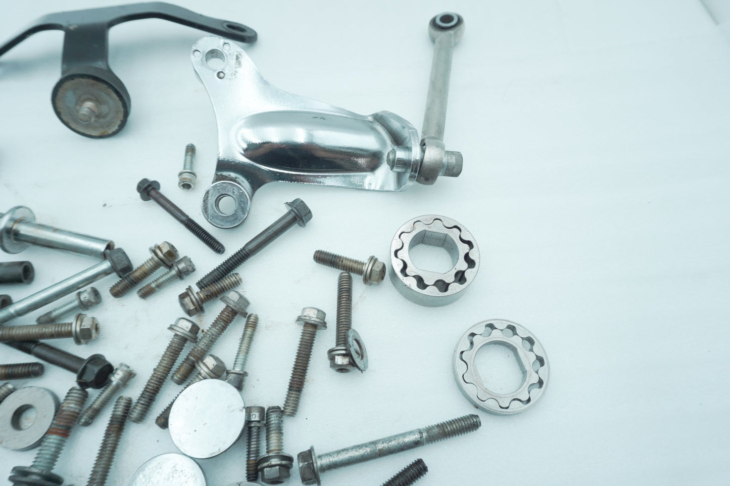 2007 - 2011 Harley-Davidson Touring Electra Glide Engine Motor Hardware Bolts Brackets Bushing 16321-08