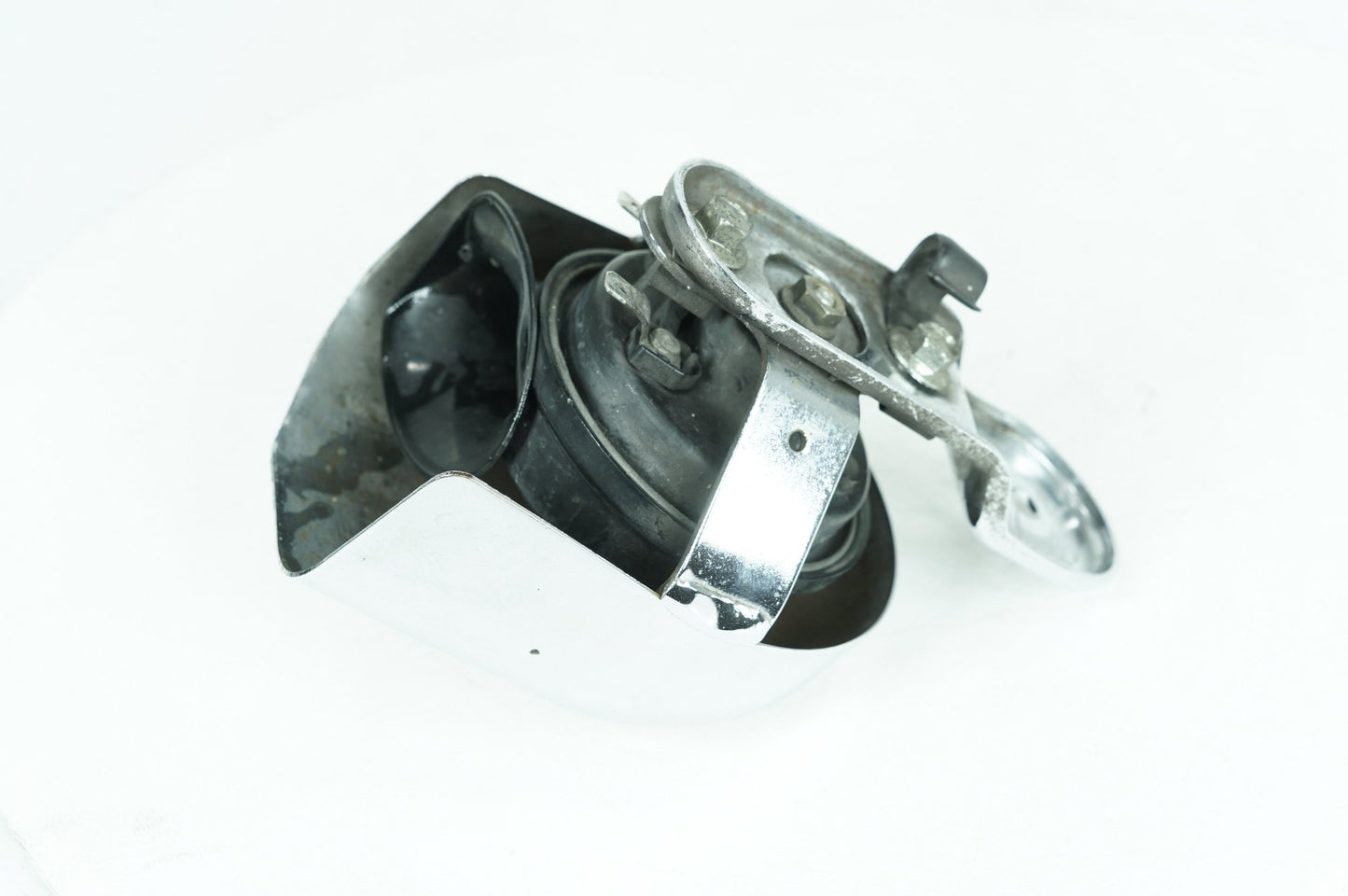 1999 - 2006 Harley-Davidson Softail Heritage Classic Horn Signal Klaxon Chrome Cover 69012-93A