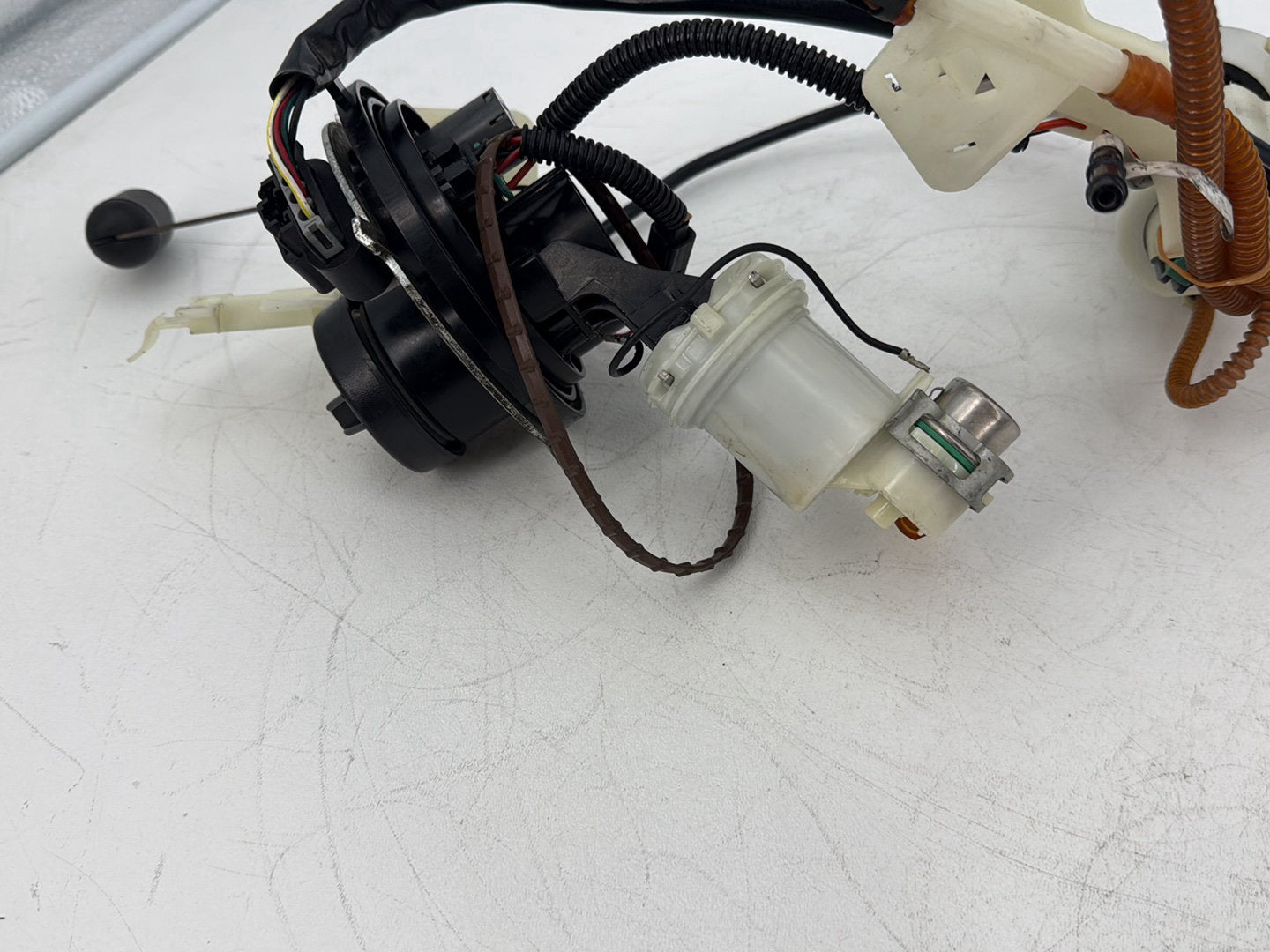 2015 Harley Touring FLHXS Street Glide OEM Gas Gasoline Fuel Petrol Pump Sending