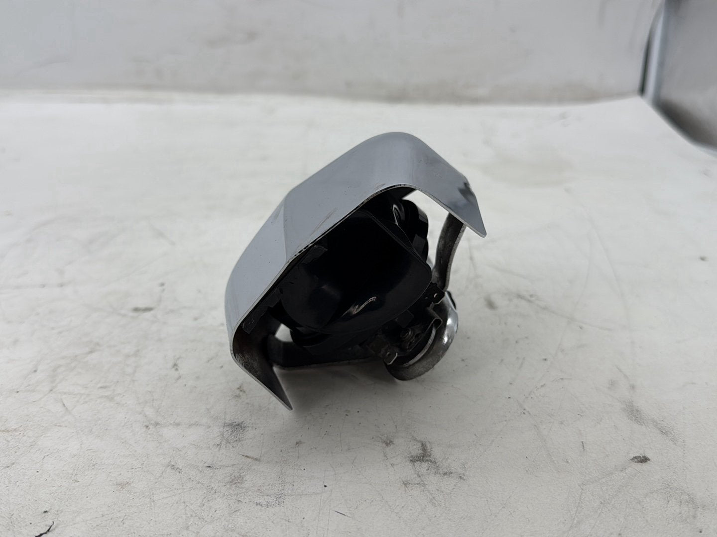 2002 Harley Heritage Softail Classic FLSTC OEM Horn Signal Klaxon Chrome Cover