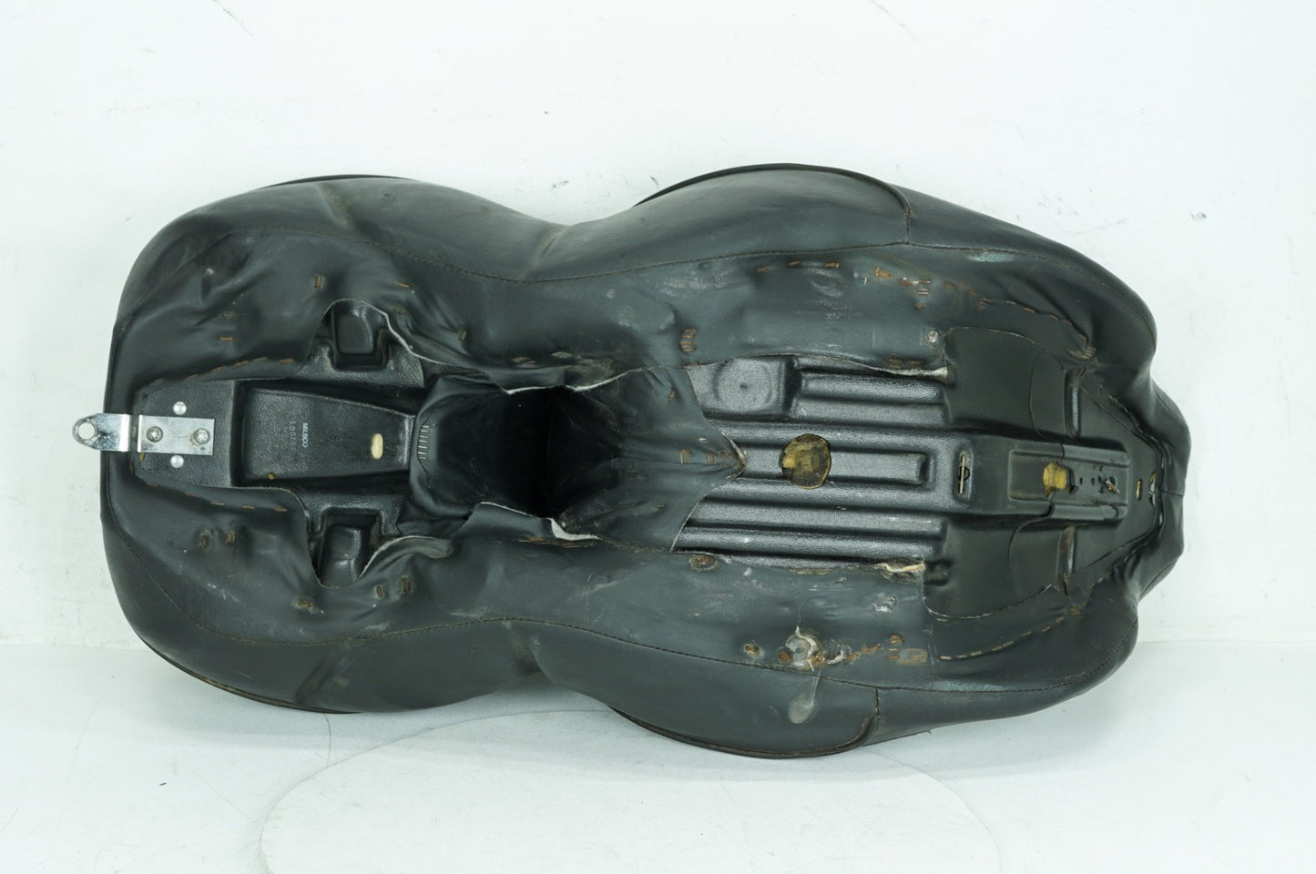 1999 - 2006 Harley-Davidson Touring Road King Classic Passenger Rider Driver Seat Saddle 	51704-05