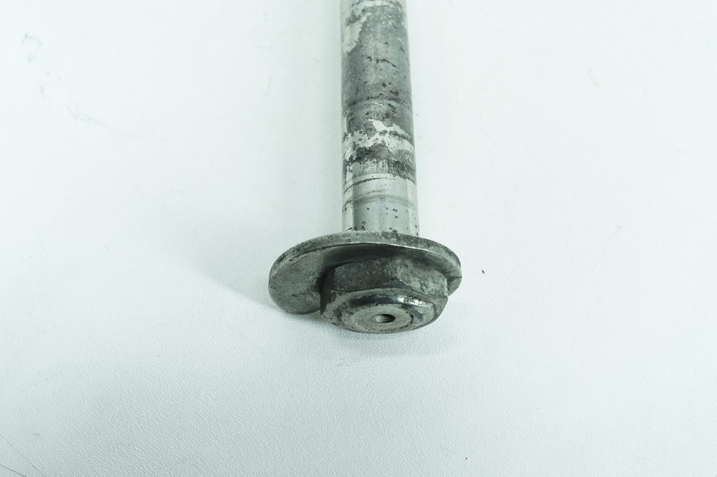 2012 - 2016 Harley-Davidson Touring Street Glide Rear Wheel Axle Bolt Shaft 41056-09