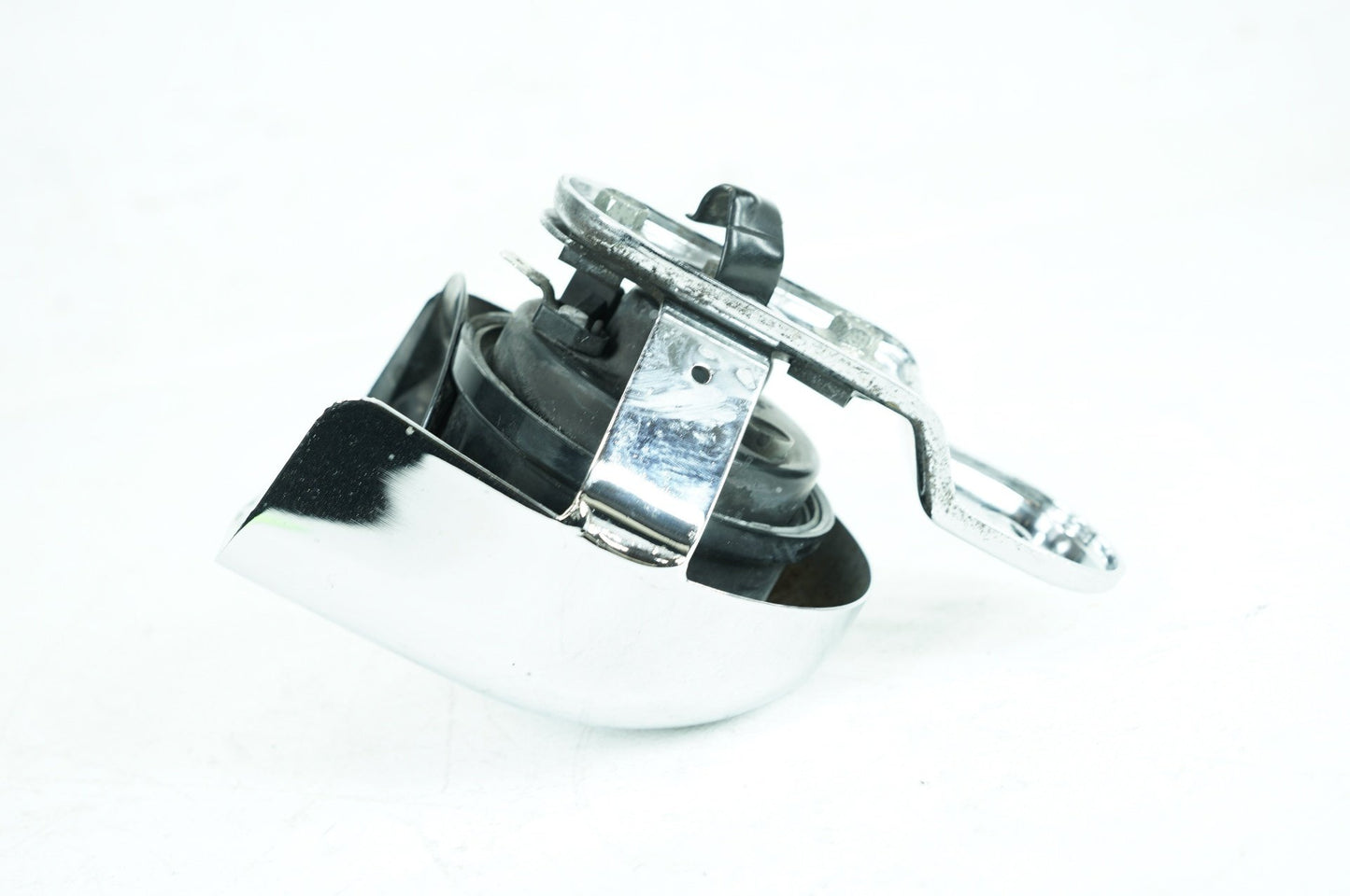 2000 - 2006 Harley-Davidson Softail Heritage Classic Horn Signal Klaxon Chrome Cover 69012-93A