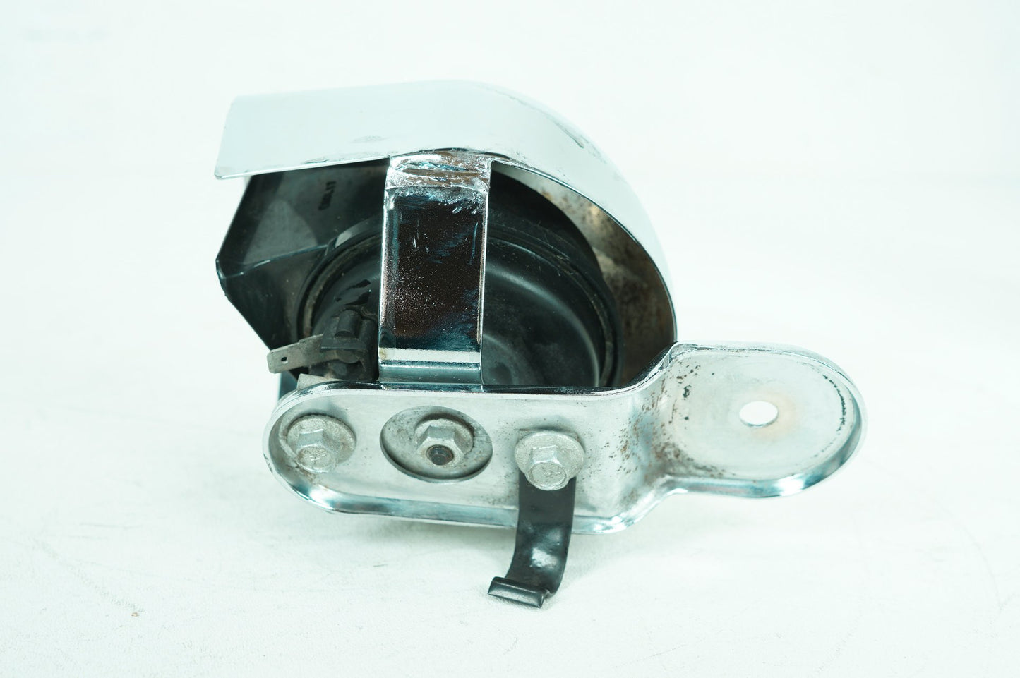 2007 - 2014 Harley-Davidson Dyna Super Glide Custom Horn Signal Klaxon Chrome Cover 69012-93A