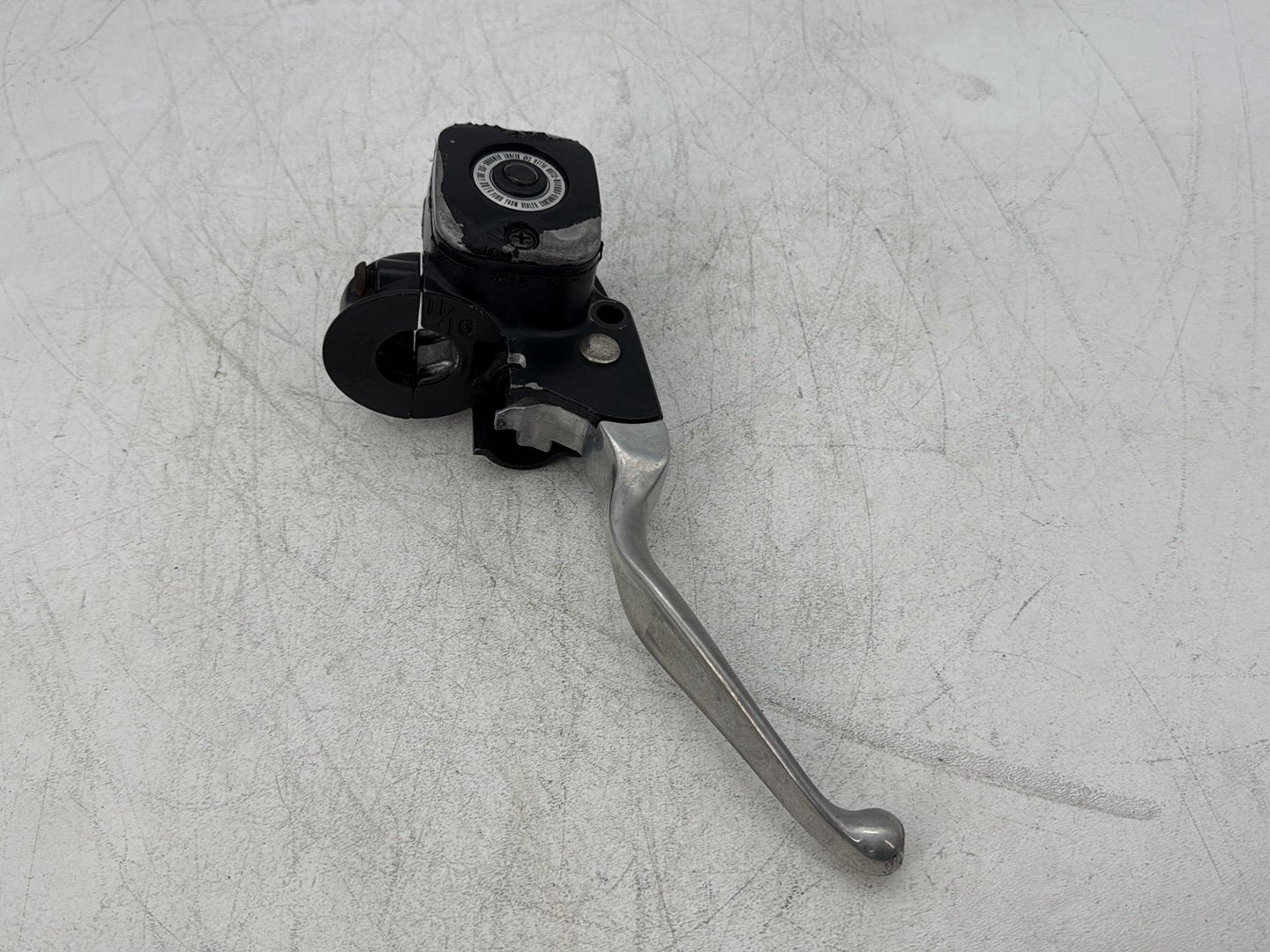 2005 Harley Electra Glide Touring Ultra FLHTCUI OEM Front Right Brake Lever Master Cylinder