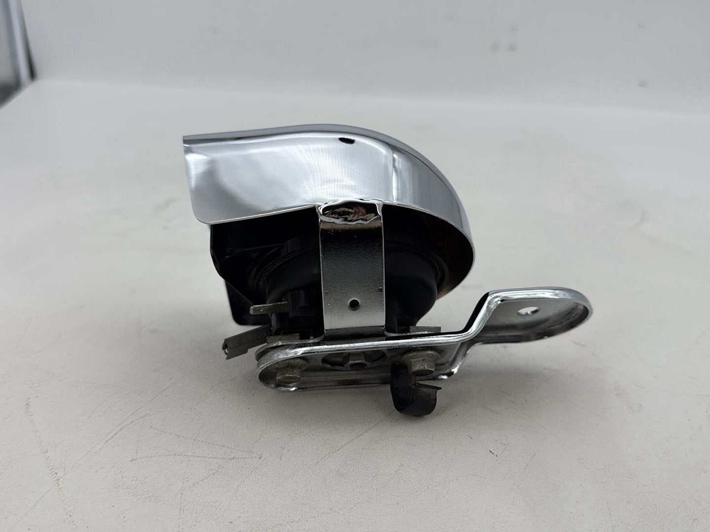 2007 - 2011 Harley-Davidson Touring Electra Glide Ultra Horn Signal Klaxon Chrome Cover 69012-93A