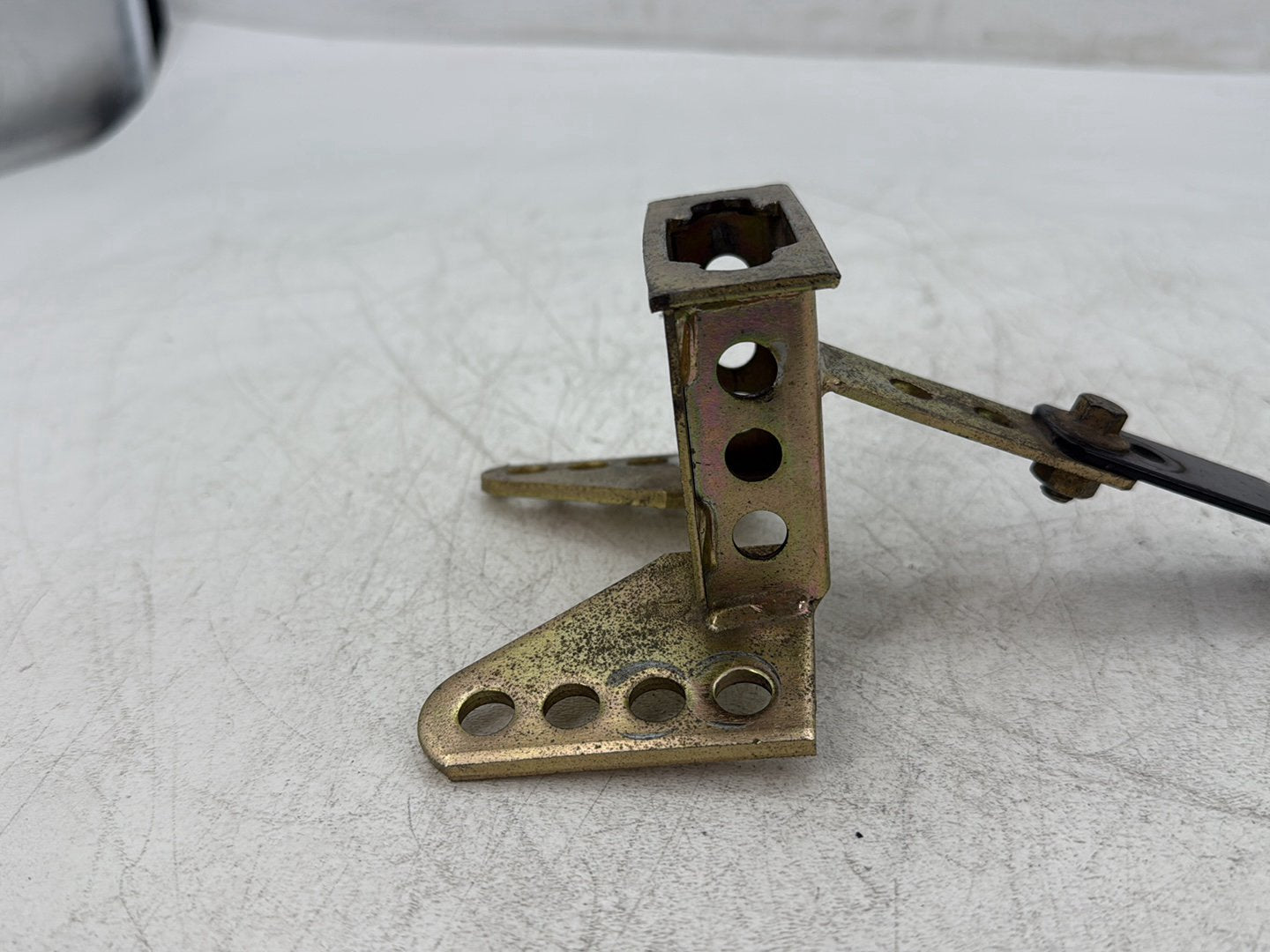 2005 Harley Electra Glide Touring Ultra FLHTCUI OEM Driver Rider Backrest Bracket Mount 52589-09A