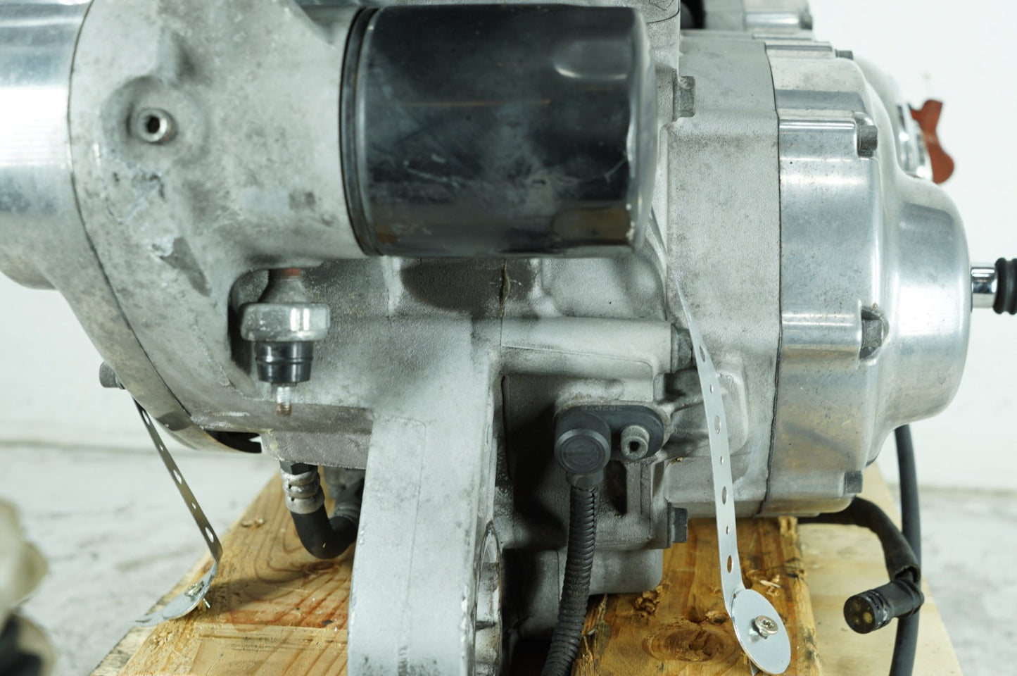 2004 - 2013 Harley-Davidson Sportster Low EFI 883 Engine Motor Transmission 19566-08