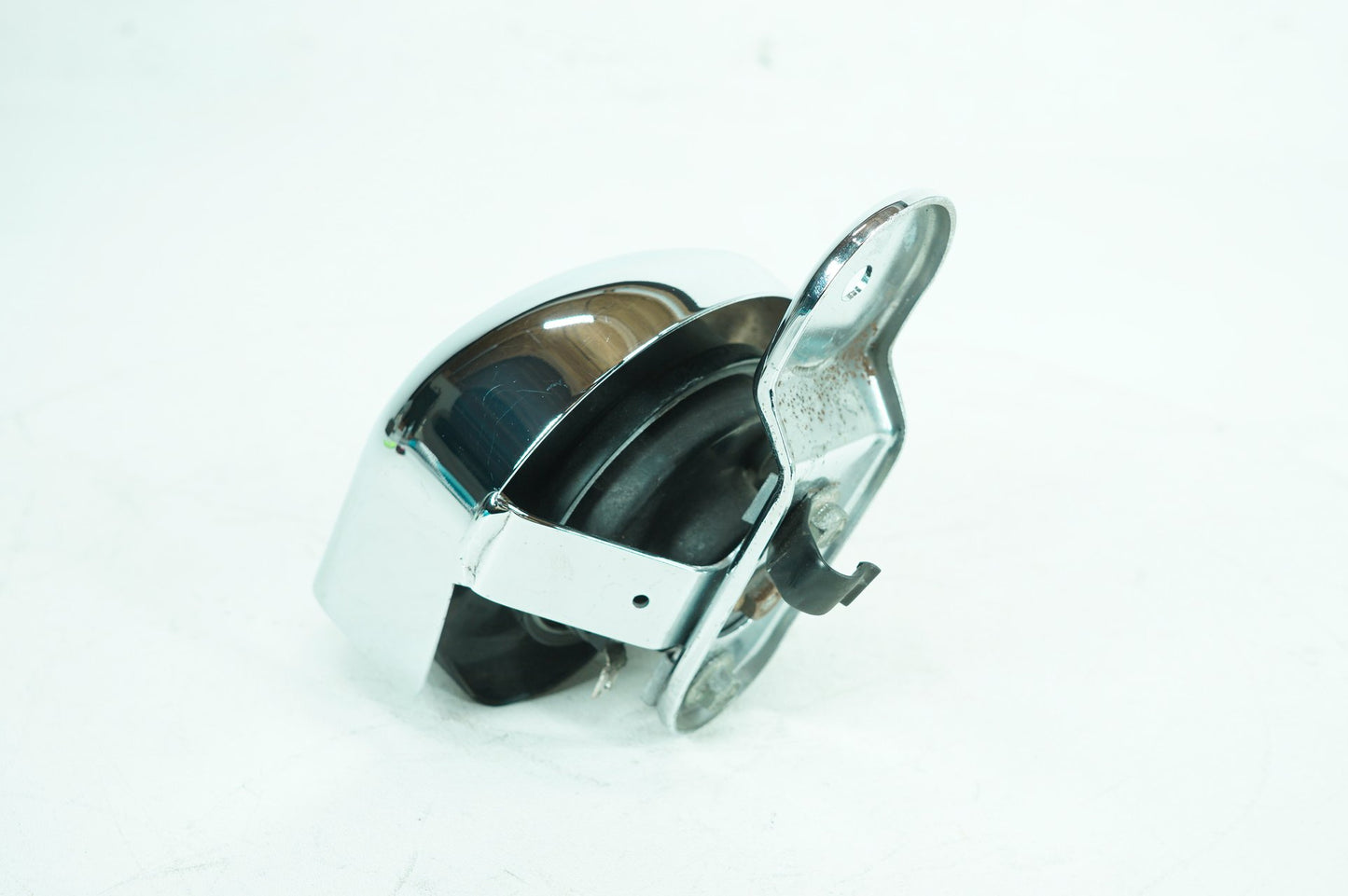 2000 - 2006 Harley-Davidson Softail Fat Boy Horn Signal Klaxon Chrome Cover 69012-93A