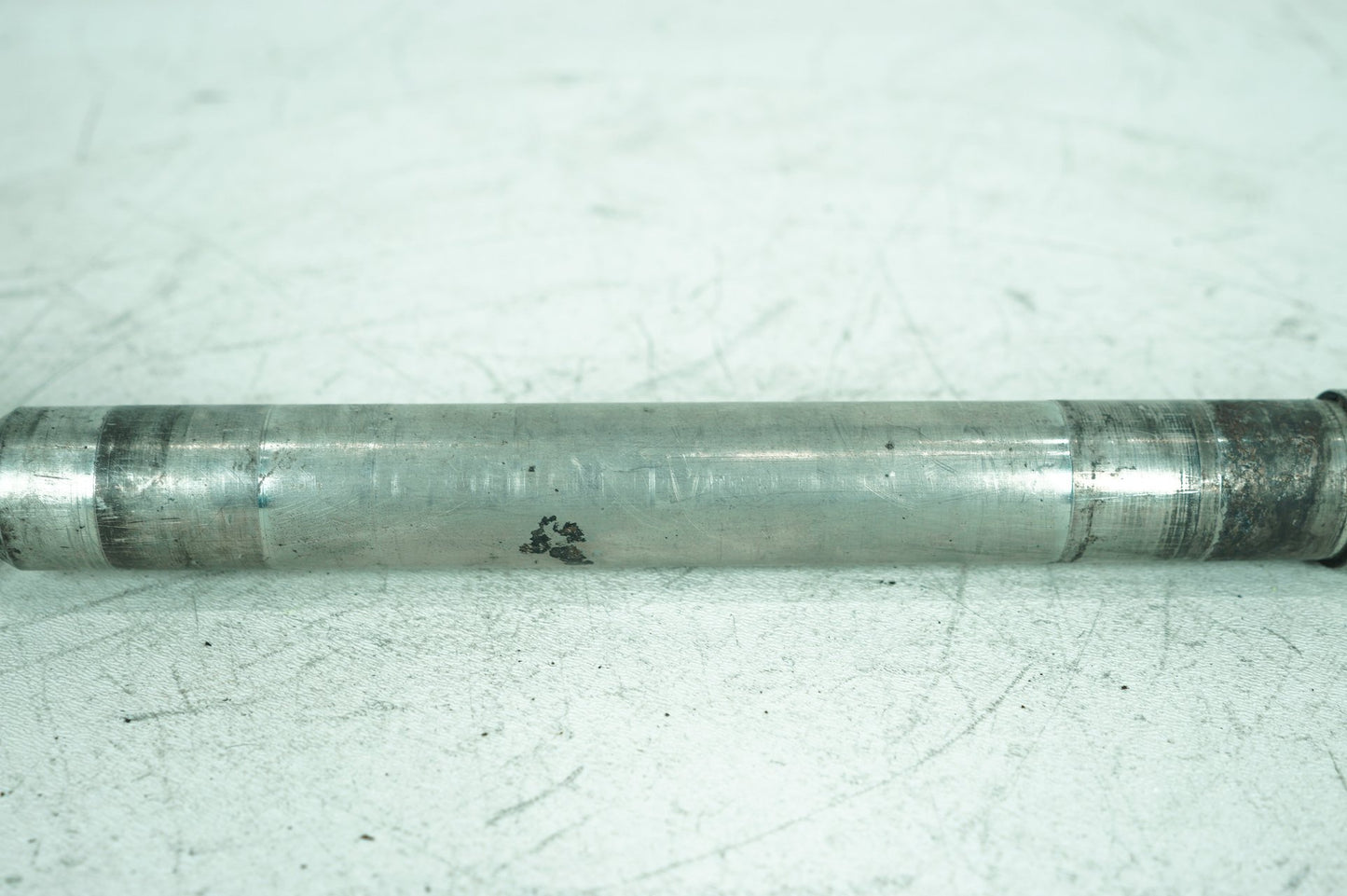 1999 - 2006 Harley-Davidson Touring Road King Police Front Wheel Axle Bolt Shaft 43364-00
