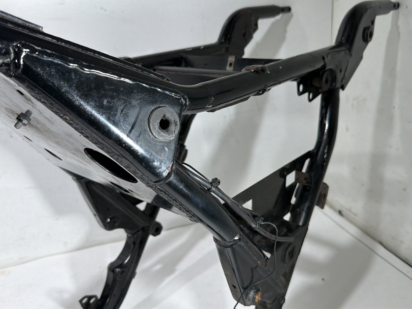 2000 Harley Electra Glide Touring Ultra FLHTCUI OEM Body Main Frame Chassis SLVG