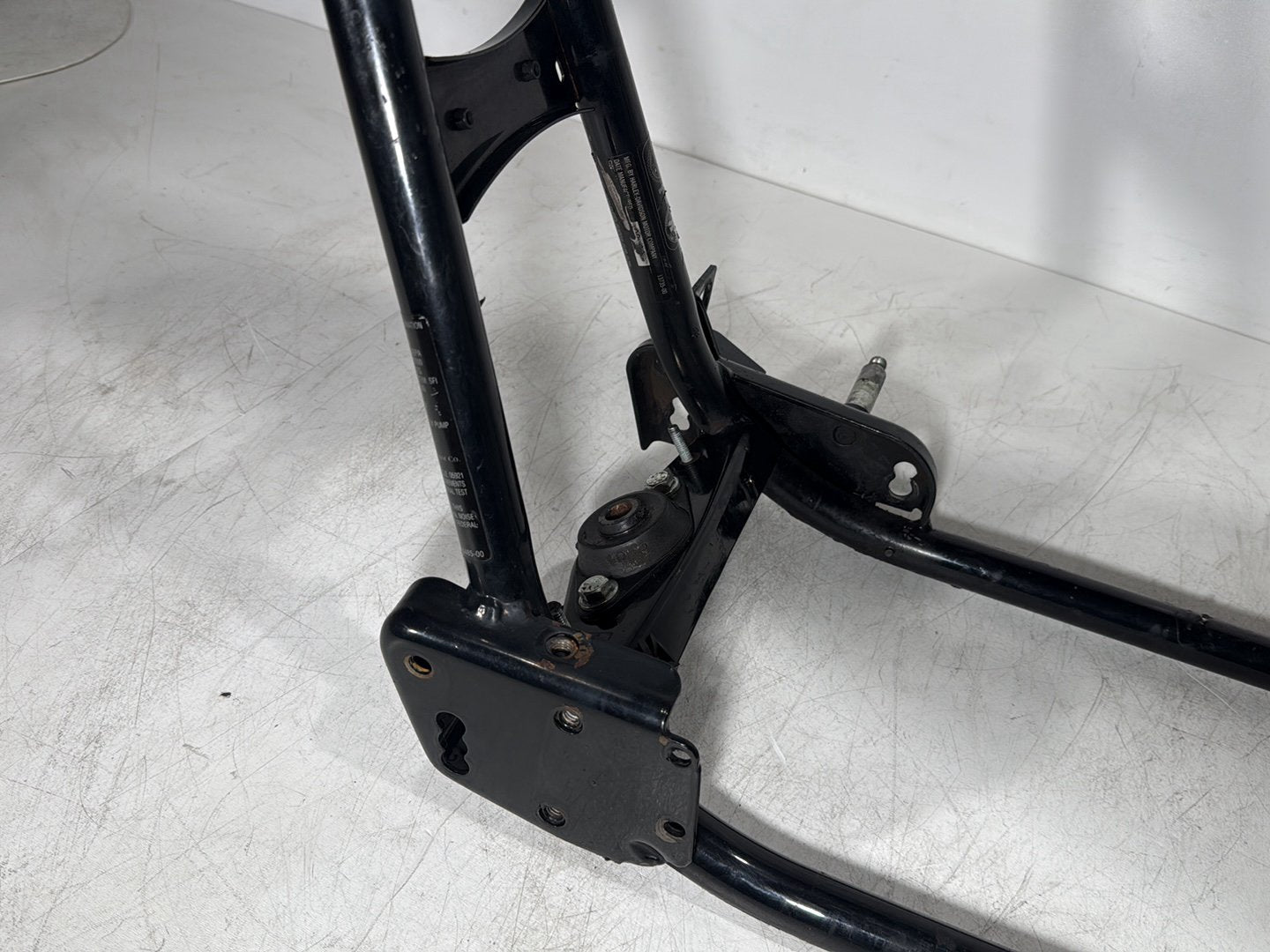 1999 - 2006 Harley-Davidson Touring Electra Glide Classic Body Main Frame Chassis CLN CLR 47900-99B