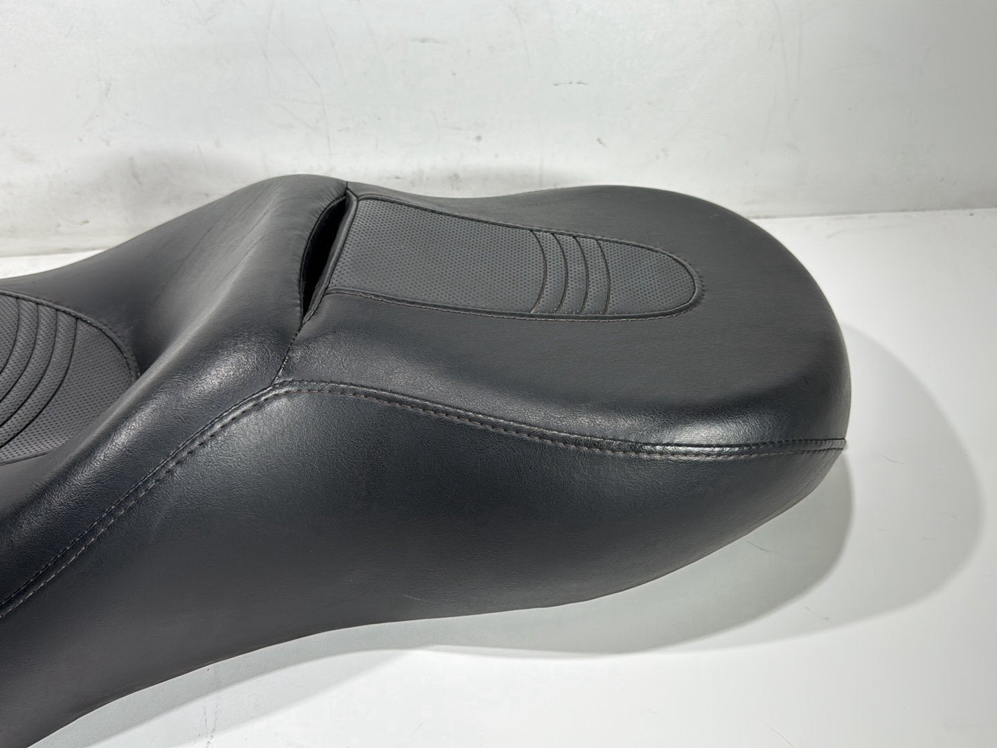 2006 Harley Street Glide Touring FLHXI OEM Passenger Rider Driver Seat Saddle