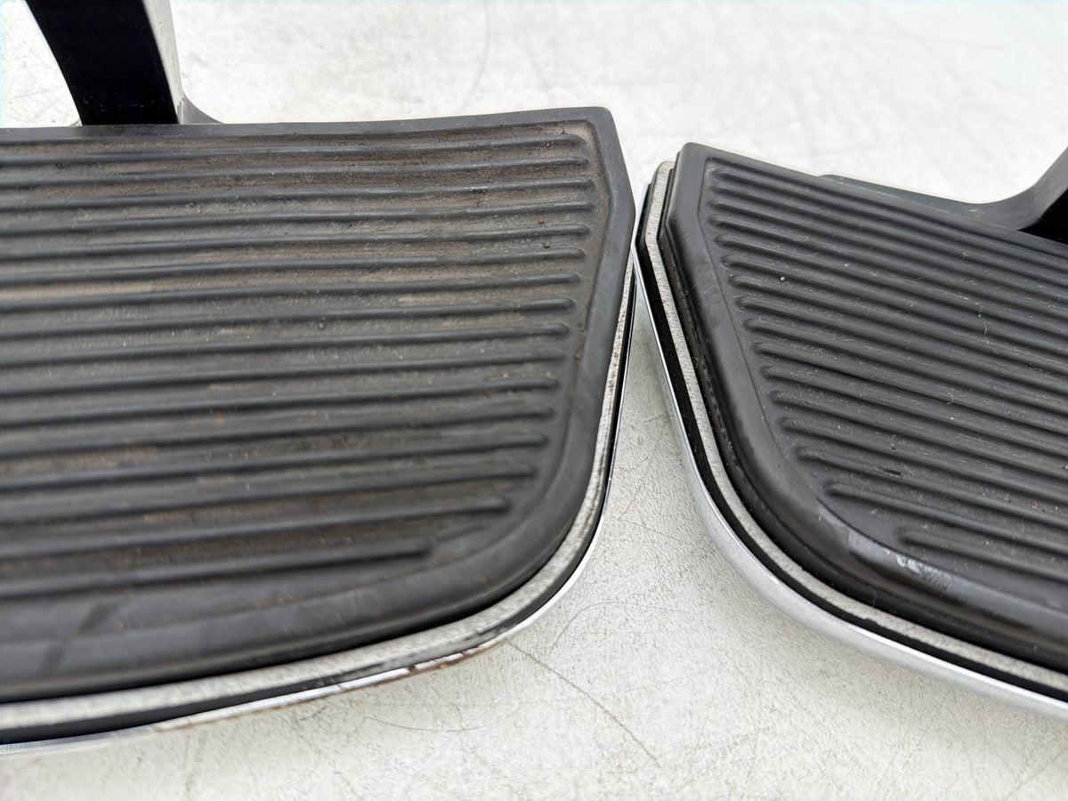 13 Harley Electra Glide Touring OEM Left & Right Passenger Floorboard Foot Rest
