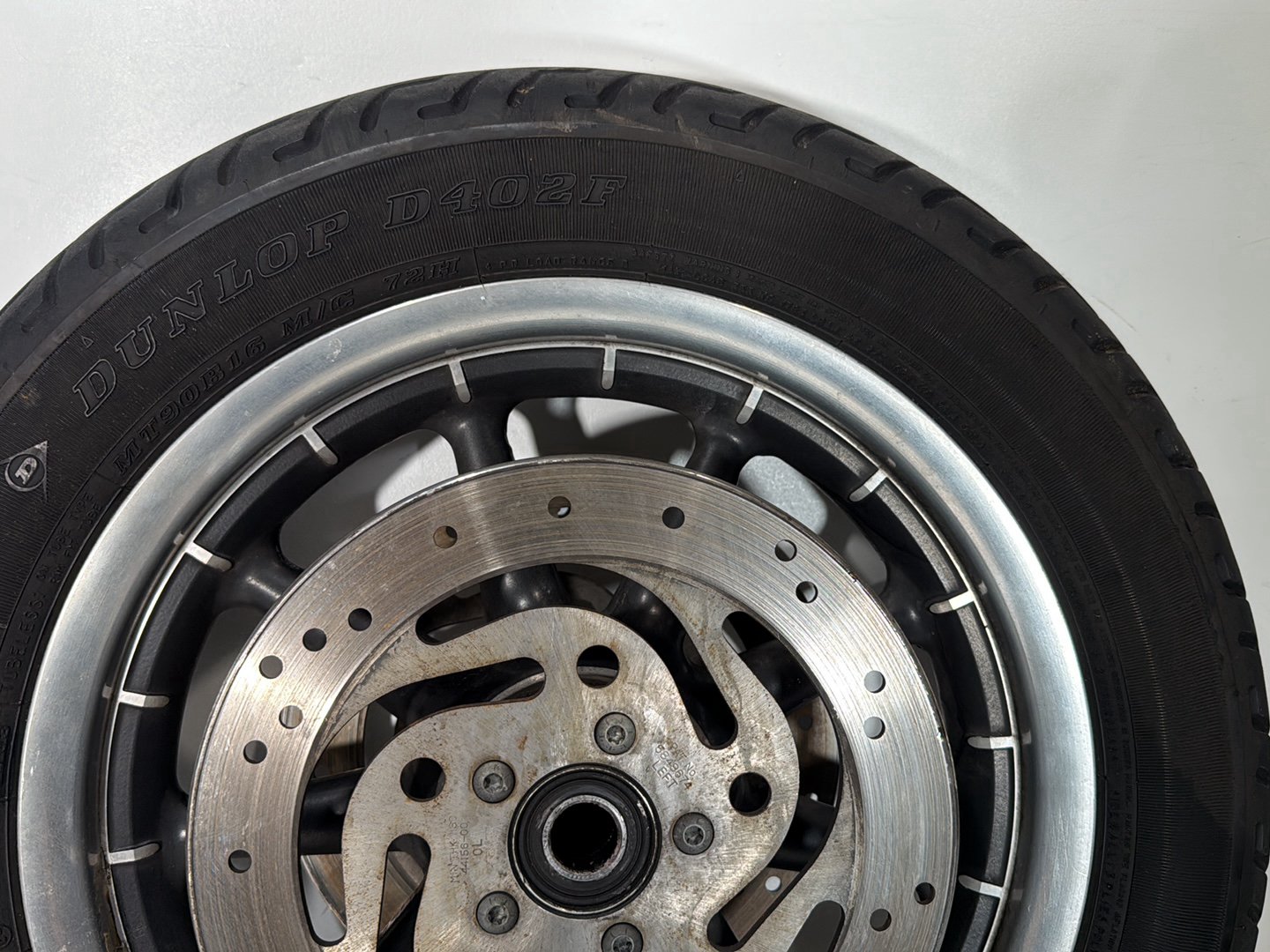 1999 - 2006 Harley-Davidson Touring Road King Police Front Wheel Rim Tire MT90B16 72H, Dunlop, 16"
