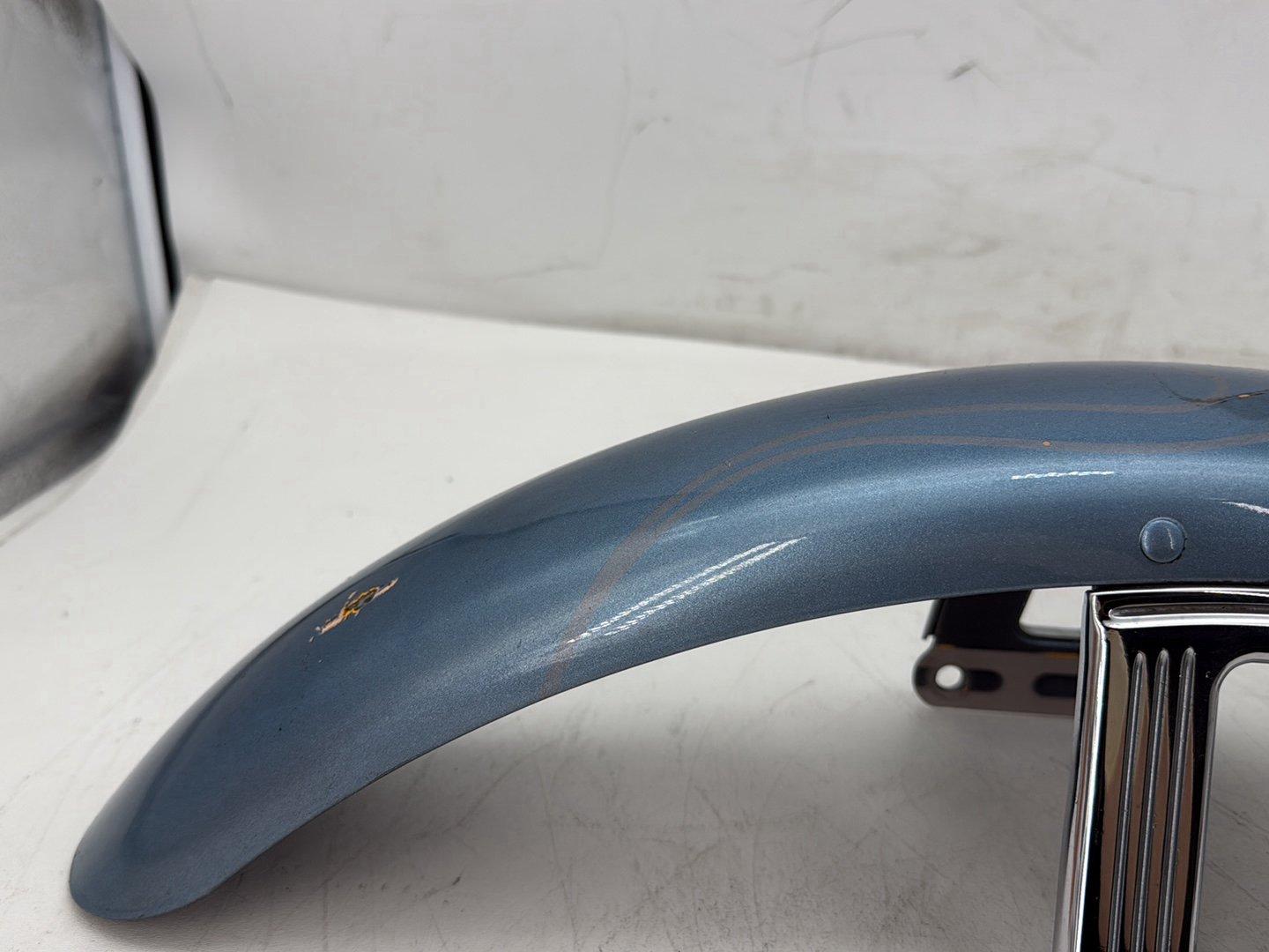 2000 Harley Dyna FXDWG Wide Glide OEM Front Wheel Fender Shell Panel