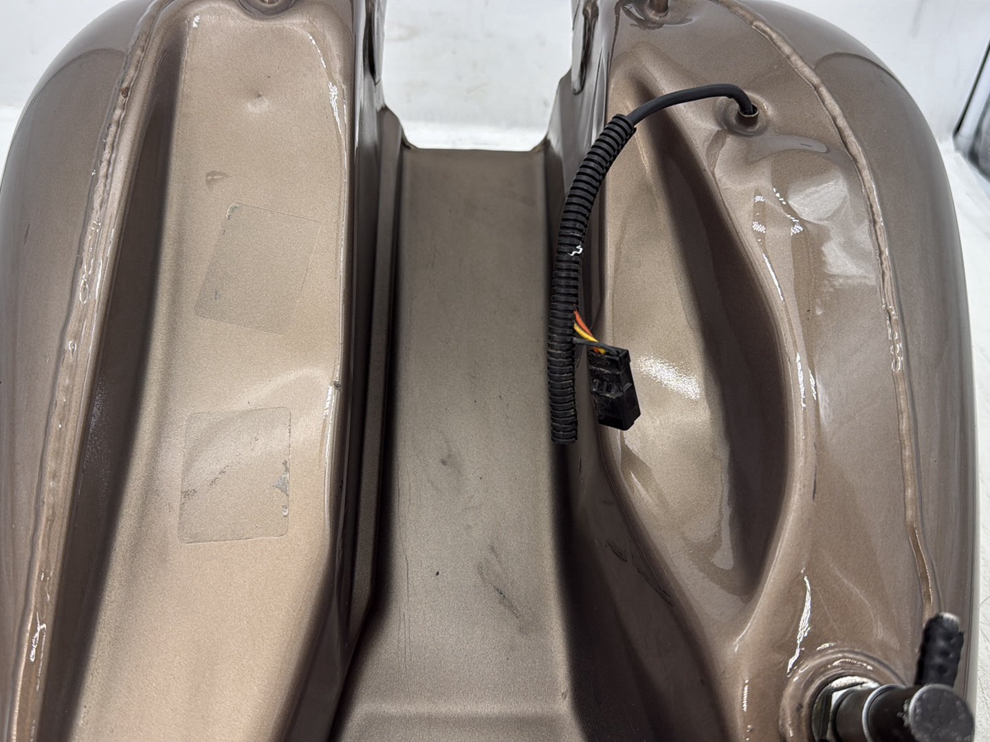 2004 Harley Road King Touring Custom FLHRSI OEM Fuel Gas Tank Gasoline Reservoir