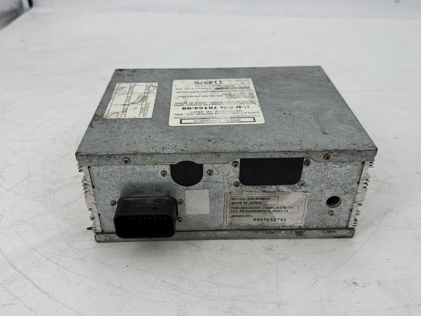 1999 - 2006 Harley-Davidson Touring Electra Glide Classic Radio AM FM Cassette Player Audio 76164-98 76164-98