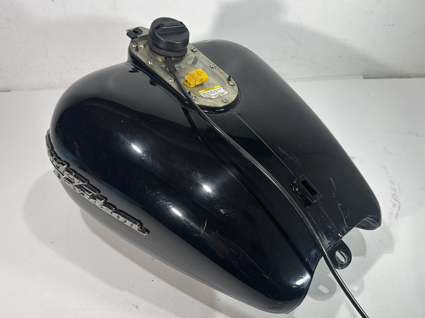 2007 Harley Street Glide Touring FLHX OEM Fuel Gas Tank Gasoline Reservoir