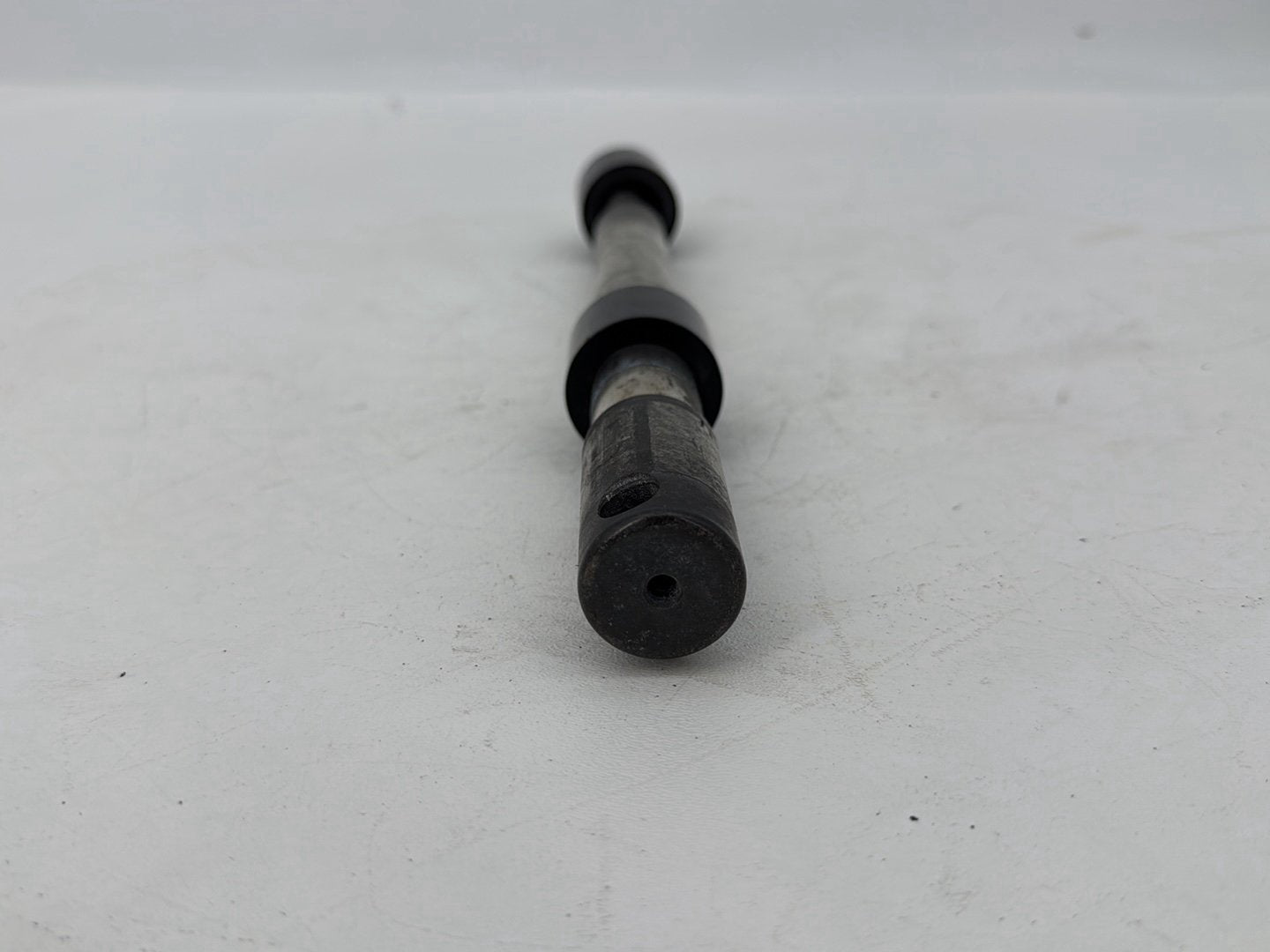 1999 - 2006 Harley-Davidson Touring Electra Glide Front Wheel Axle Bolt Shaft 	43364-00