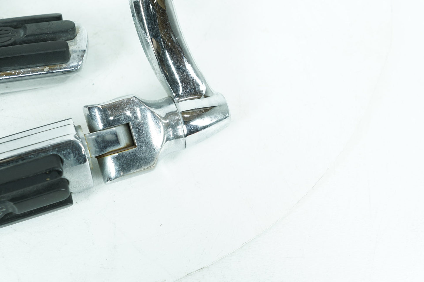 1999 - 2006 Harley-Davidson Touring Road King Front Right Left Highway Foot Pegs 50130-95A