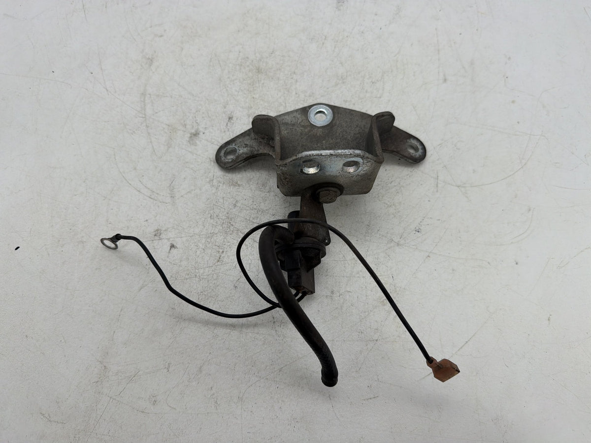 1991 Harley Sportster 883 Deluxe XLH883 OEM Mounting Bracket Holder Support Base