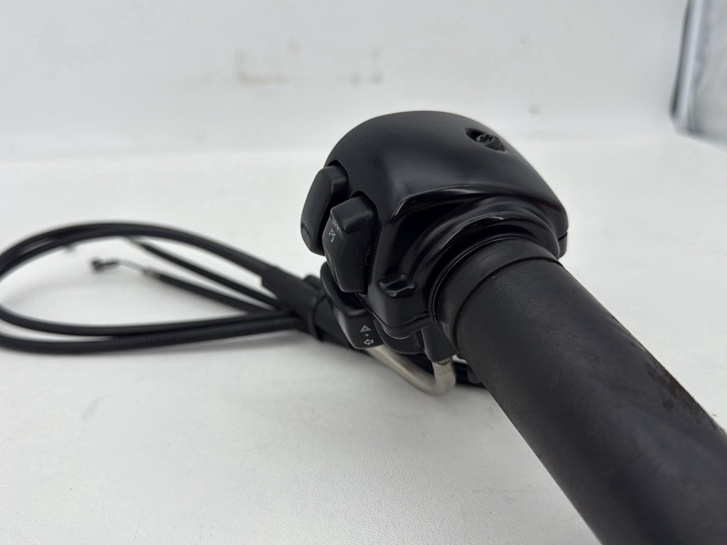 1999 - 2006 Harley-Davidson Dyna Low Rider Right Engine Start Kill Switches Controls 71684-06A