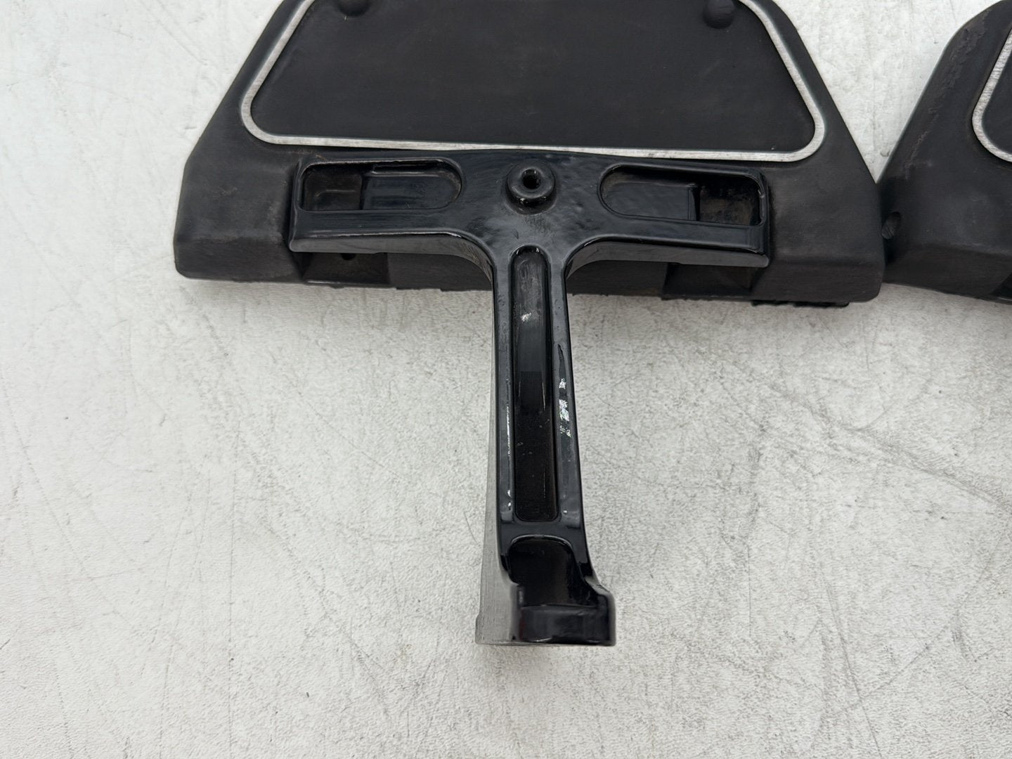 2013 Harley Electra Glide Touring Ultra FLHTCUI OEM Left Right Driver & Pass Floorboard Foot Rest
