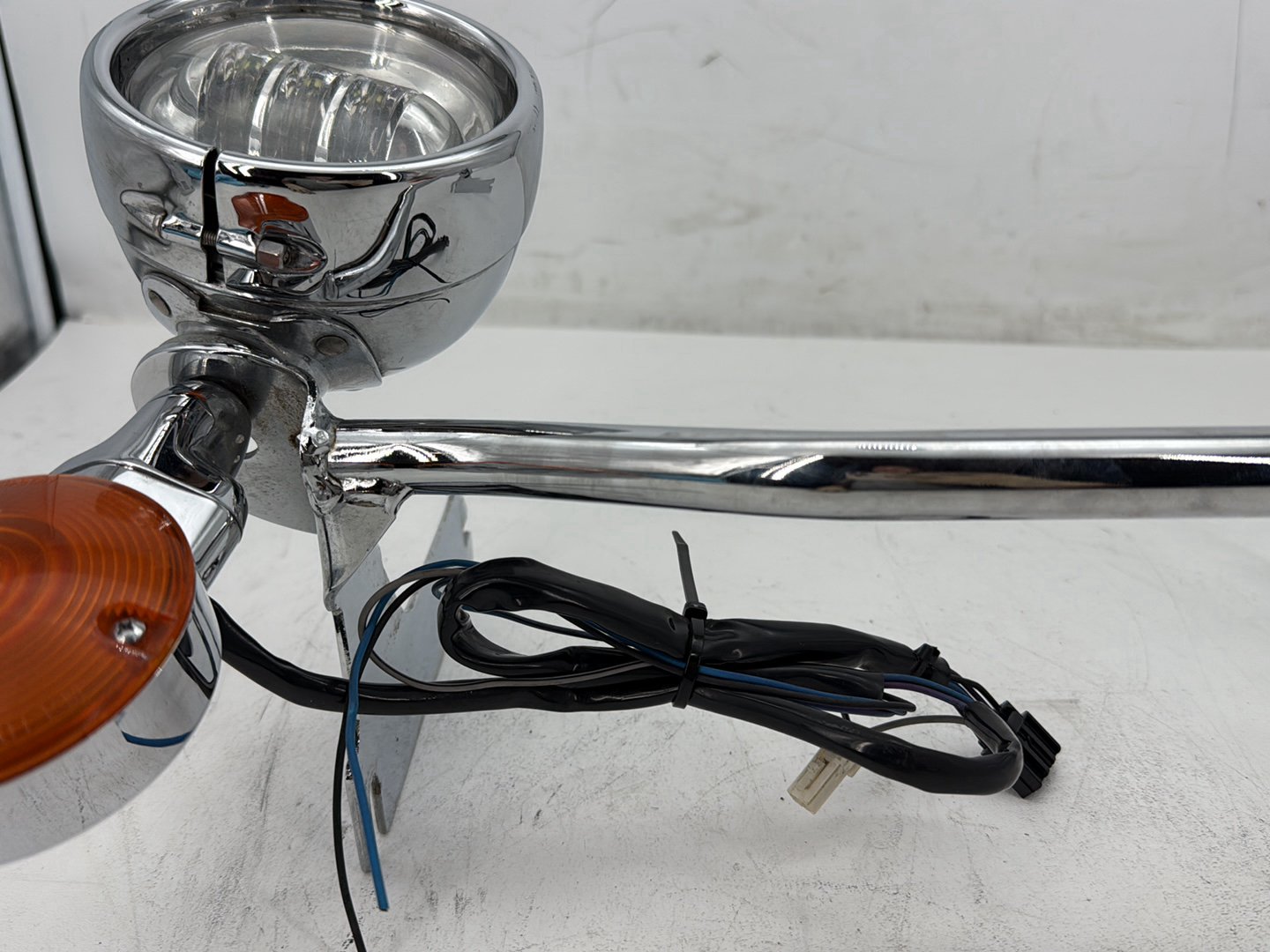 2003 Harley Electra Glide Touring Ultra FLHTCUI OEM Front Turn Signal Indicators Aux Light Bar