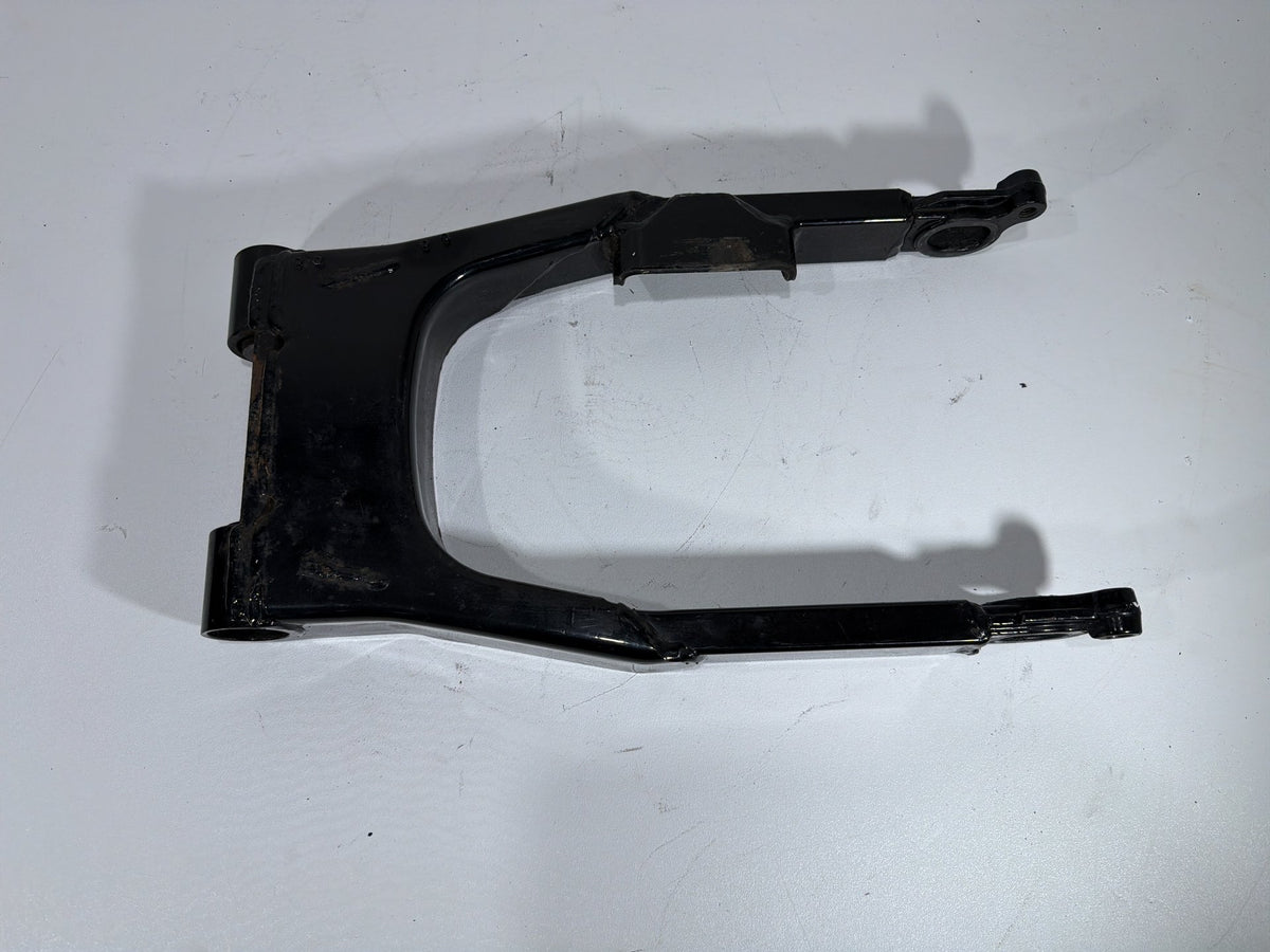 2004 Harley Electra Glide Touring Ultra OEM Rear Fork Swingarm Swing Arm