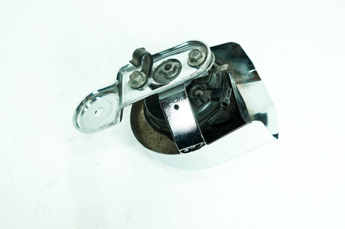 2007 - 2011 Harley-Davidson Touring Street Glide Horn Signal Klaxon Chrome Cover 69060-90D