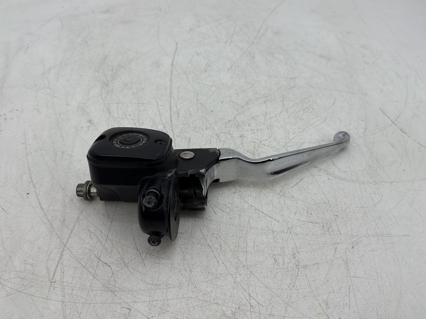 2005 Harley Dyna FXDWG Wide Glide OEM Front Right Hand Brake Lever Master Cylinder Reservoir