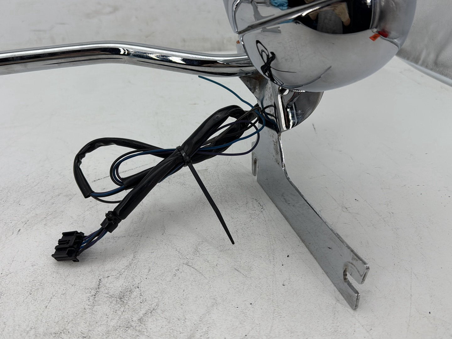 2003 Harley Electra Glide Touring Ultra FLHTCUI OEM Front Turn Signal Indicators Aux Light Bar