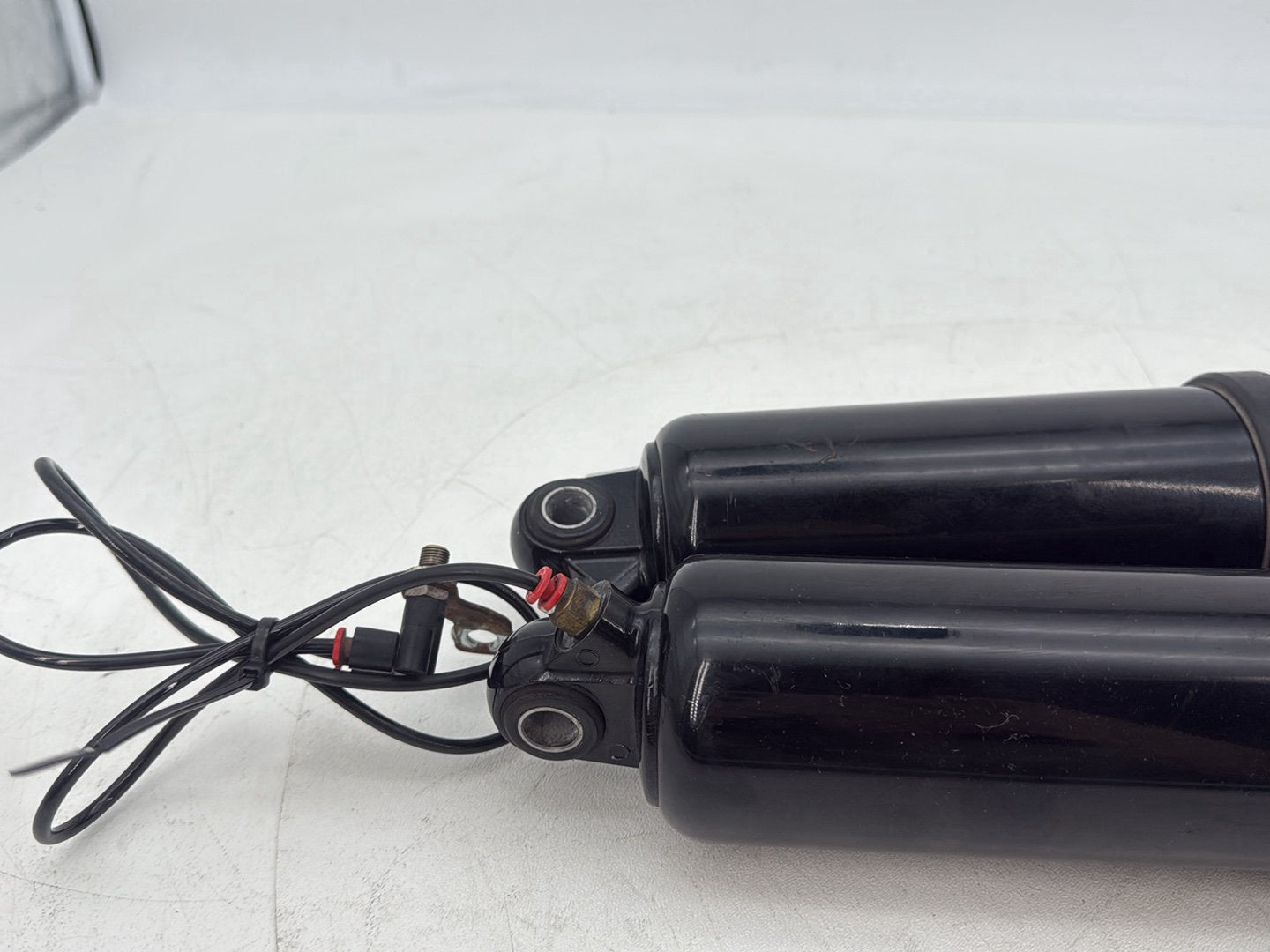 2007 - 2012 Harley-Davidson Touring Electra Glide Ultra Rear Left Right Shock Absorbers 54565-97C