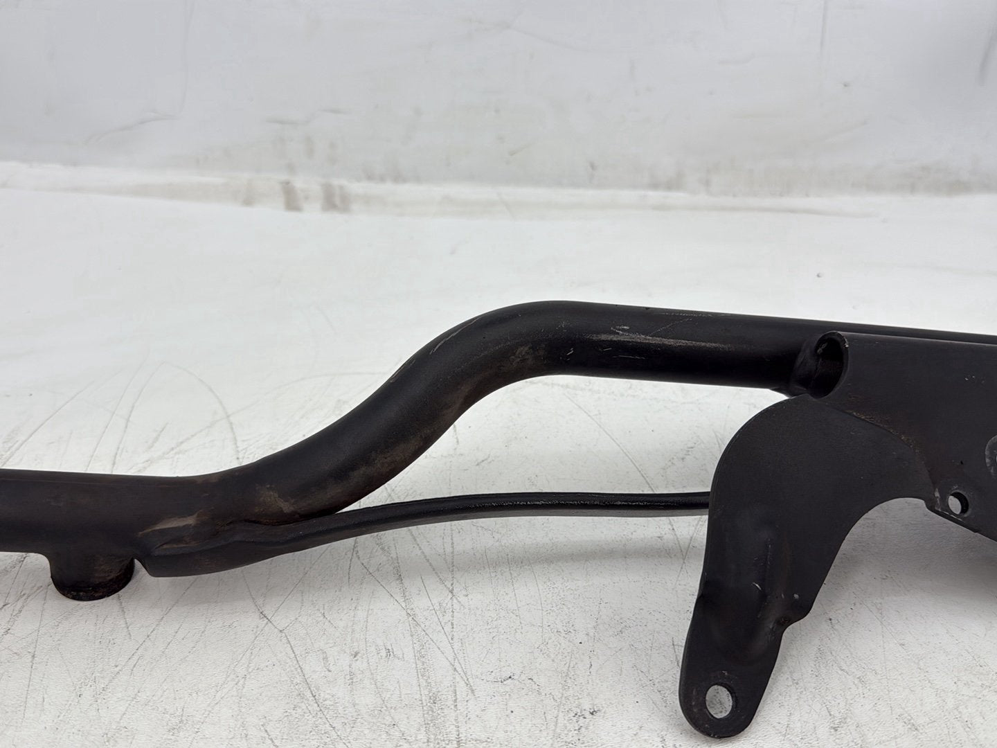 08 Harley Sportster XL883L OEM Exhaust Muffler Interconnect Bracket Support Bar