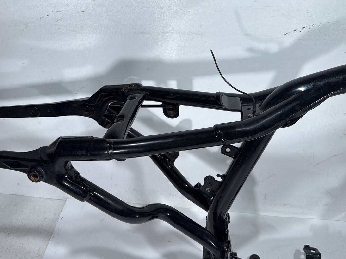2001 Harley Sportster 883 Hugger XLH883 OEM Body Main Frame Chassis CLN CLR