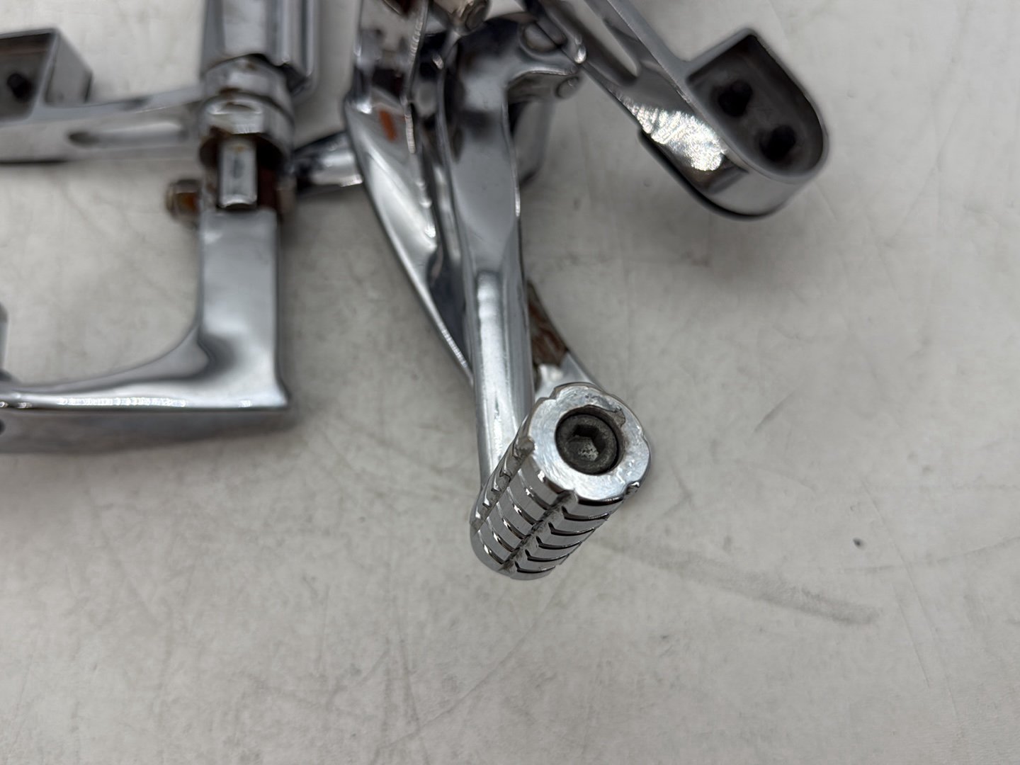 2000 Harley Dyna FXDWG Wide Glide OEM Left Right Foot Brake Control Pegs