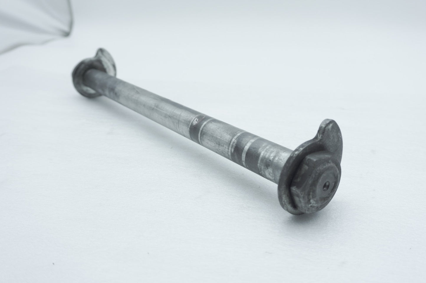 2012 - 2016 Harley-Davidson Touring Road Glide Rear Wheel Axle Bolt Shaft 41056-09