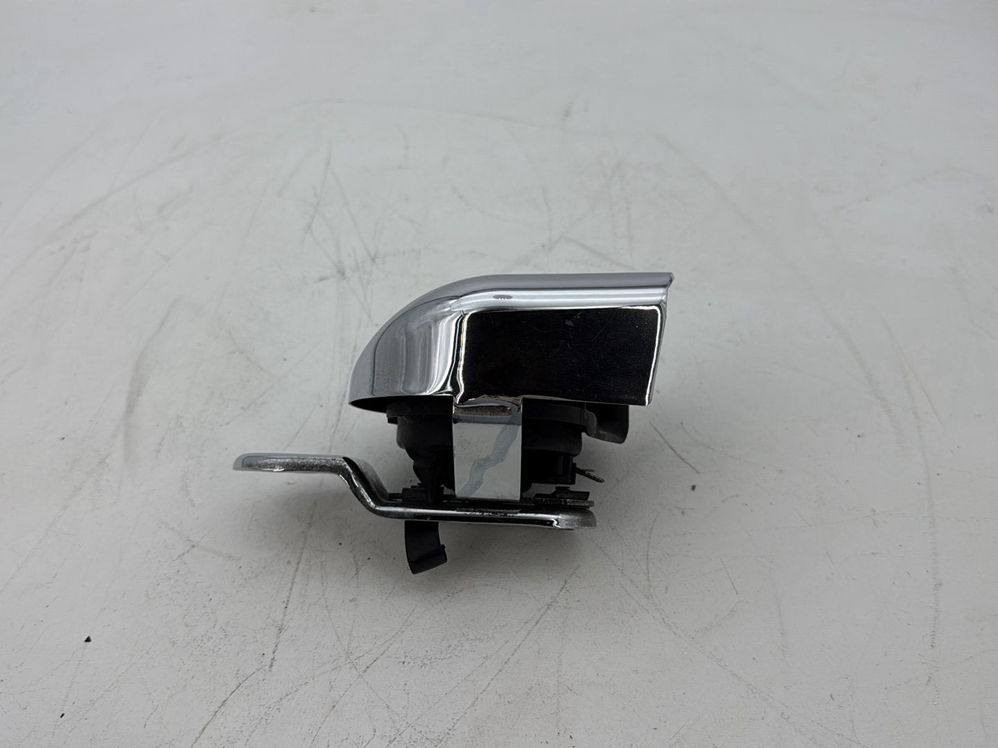 2011 Harley Electra Glide Ultra FLHTK OEM Horn Signal Klaxon Chrome Cover