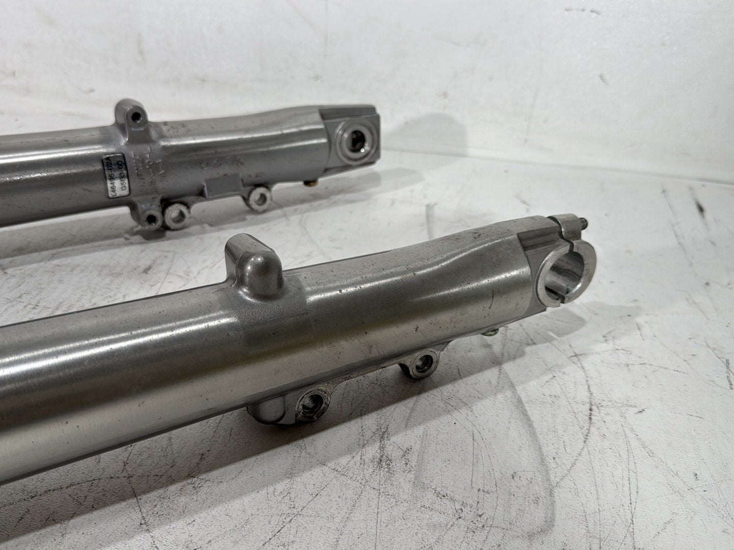 2005 Harley Electra Glide Touring Ultra FLHTCUI OEM Front Triple Tree Set & LH RH Fork Legs Sliders